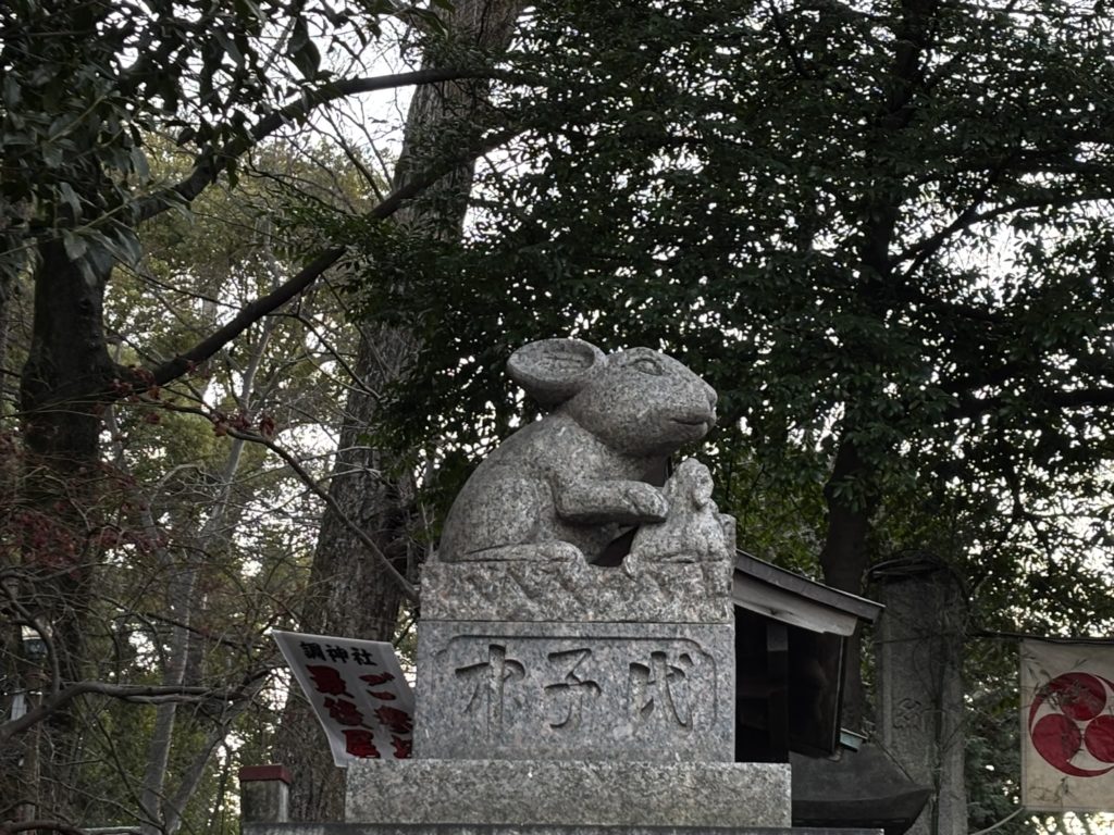 【浦和の不思議】なぜ「調神社」には鳥居がないの？その意外な理由と「ウサギ」の秘密「ぱせさぽ」
