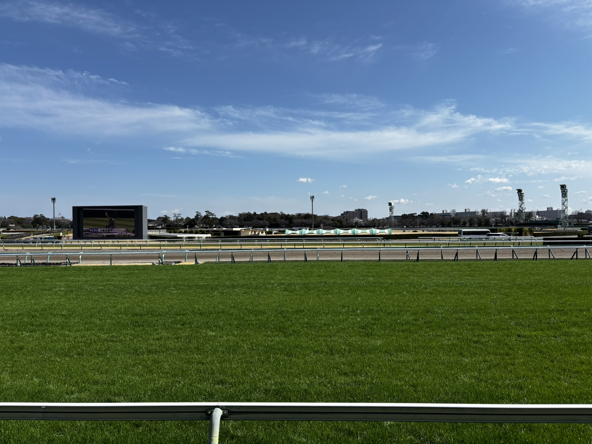 春の陽気に誘われて。中山競馬場、開幕！「ぱせさぽ」